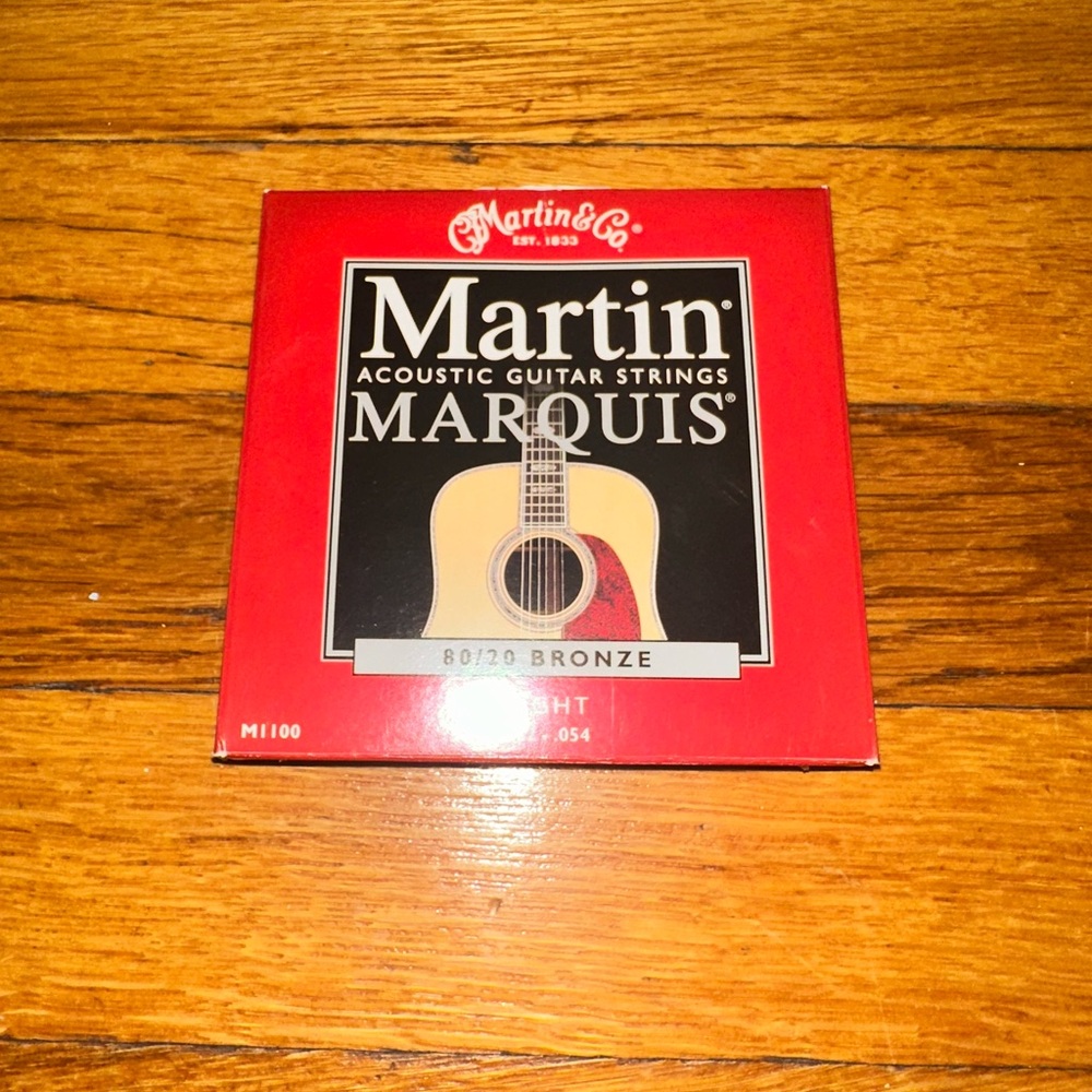 Martin acoustic guitar strings in 80/20 bronze, light!